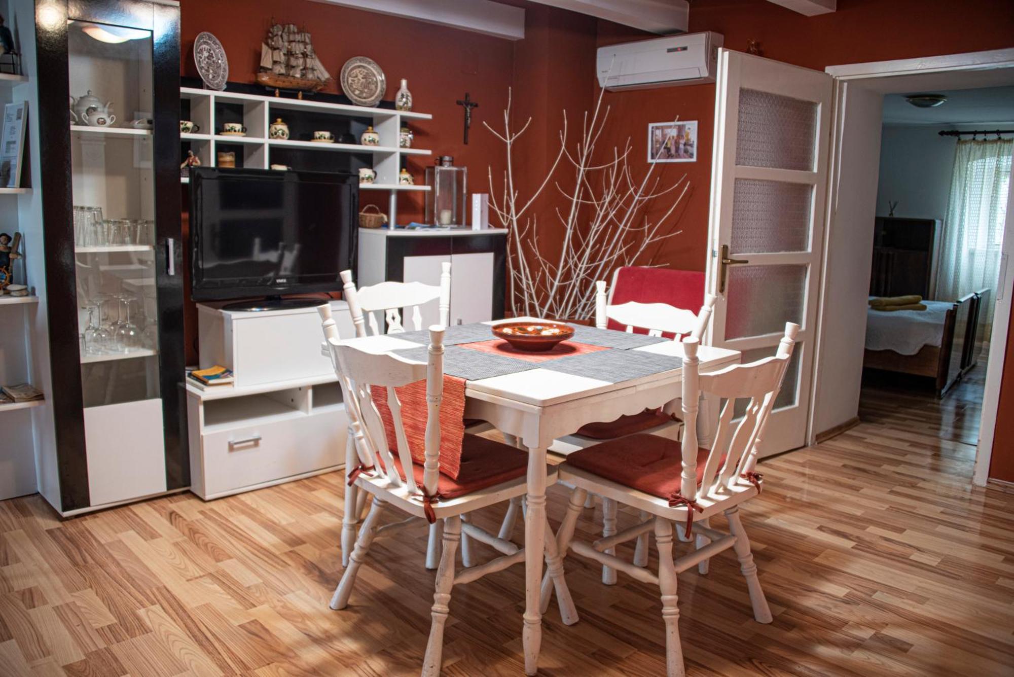 Nives Apartment Lubenice
